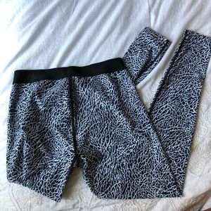 Nike - Size S - Pattern Leggings